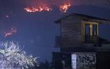 Autoridades atienden el llamado de auxilio de pobladores ante el humo y fuego que se registra en las inmediaciones del paraje Oztopulco